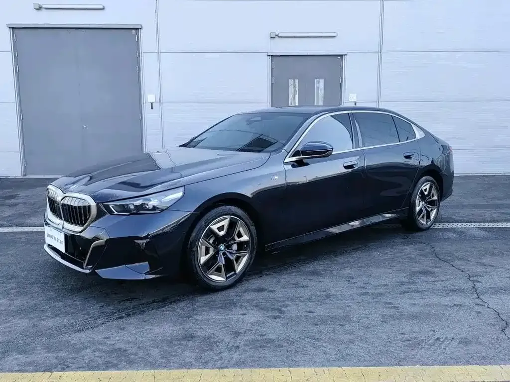 BMW 5 Series — фото 1