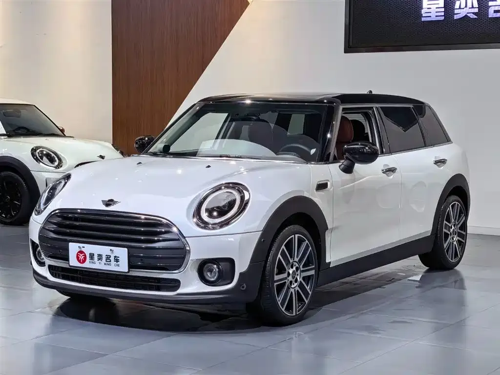 MINI Clubman — фото 1