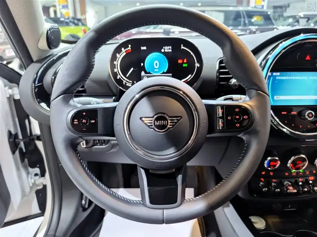 MINI Clubman — фото 3