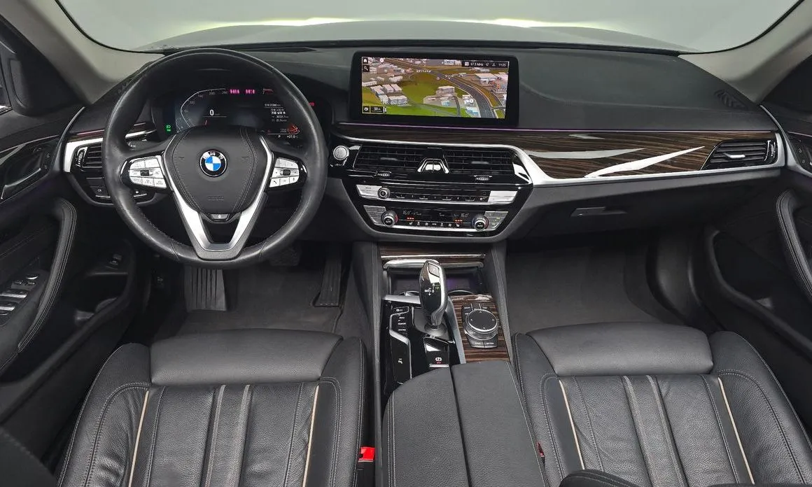 BMW 5-Series — фото 10