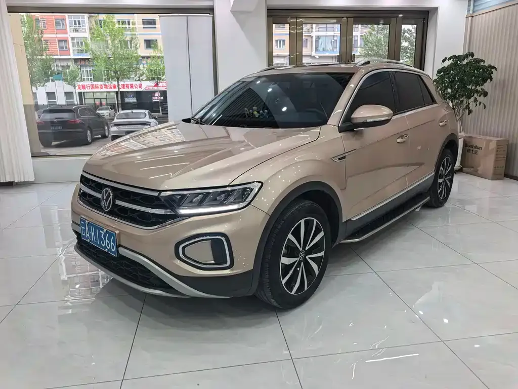 Volkswagen T-Roc — фото 1