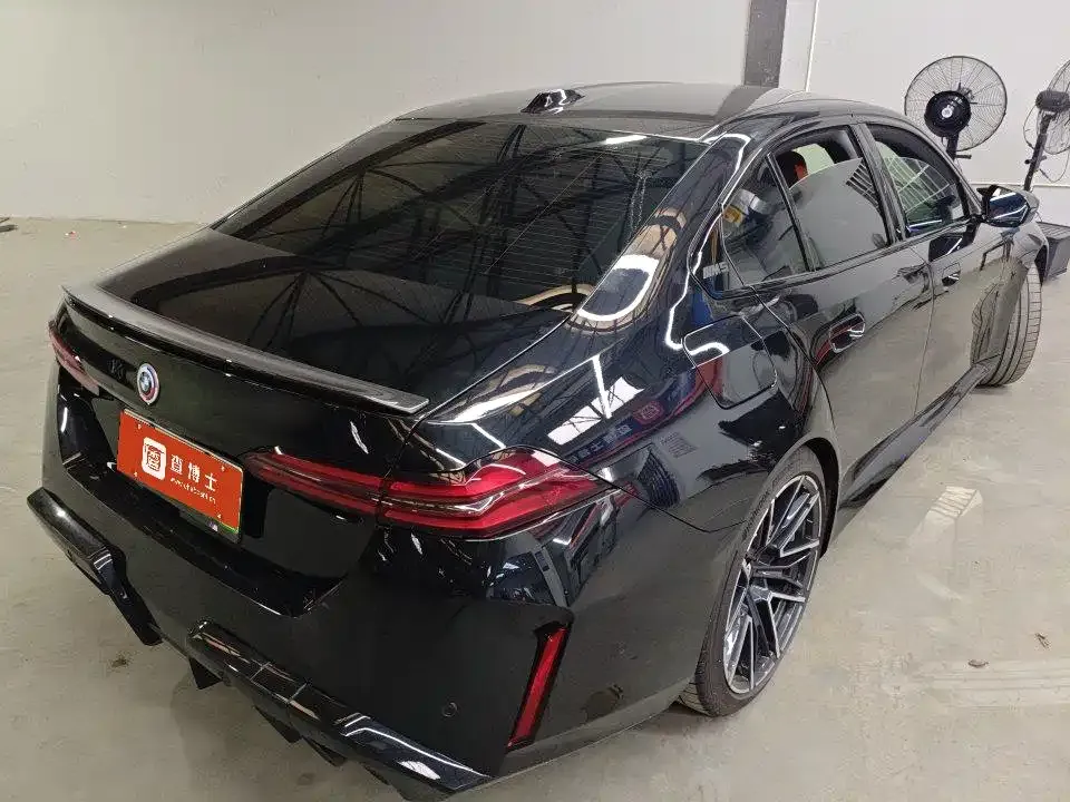 BMW M5 New Energy — фото 3