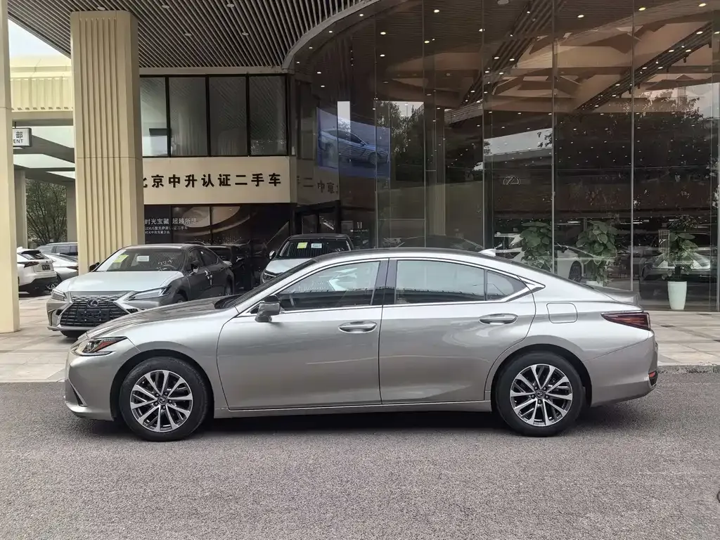 Lexus ES — фото 10