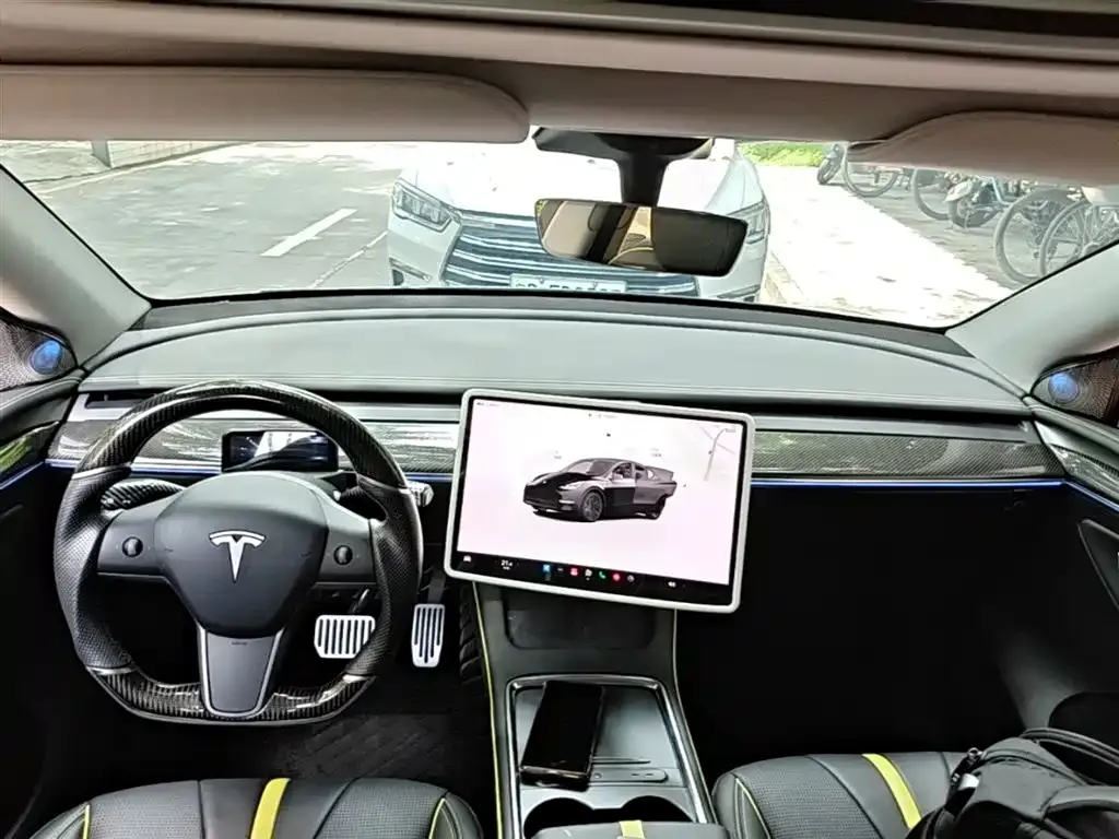 Tesla Model Y — фото 10