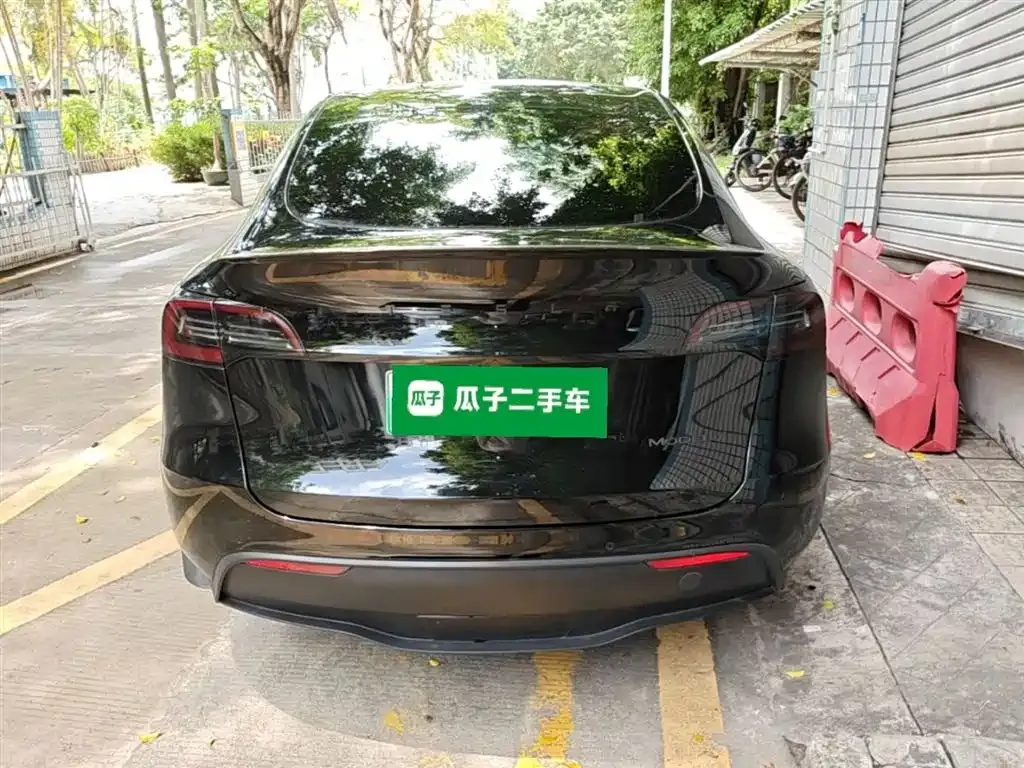 Tesla Model Y — фото 6