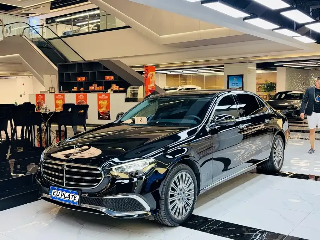 Mercedes-Benz E-Class — фото 1