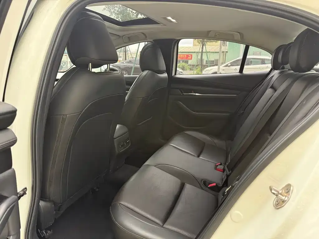 Mazda 3 Axela 2021 из CN, фото 2