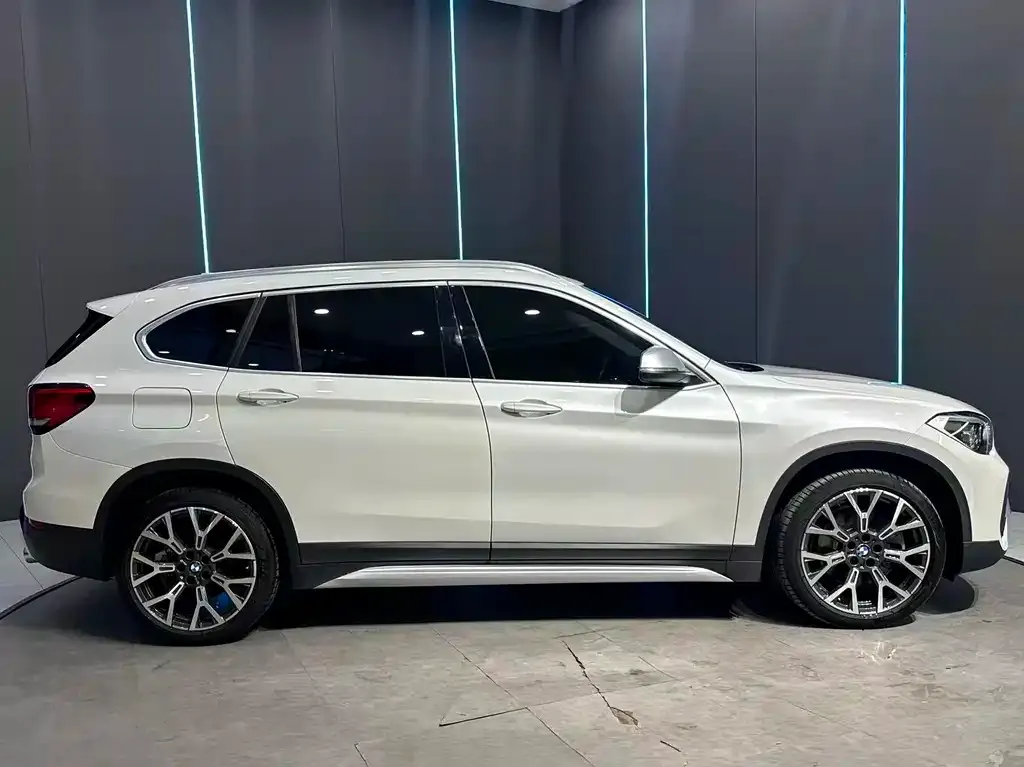 BMW X1 — фото 5