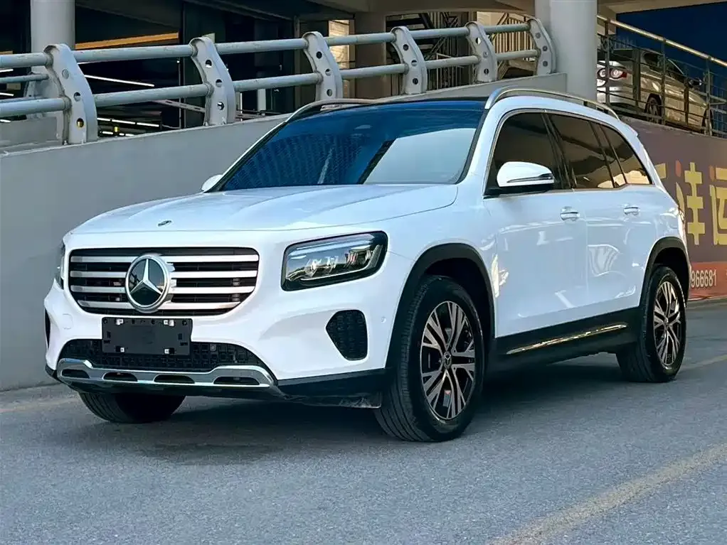 Mercedes-Benz GLB — фото 1