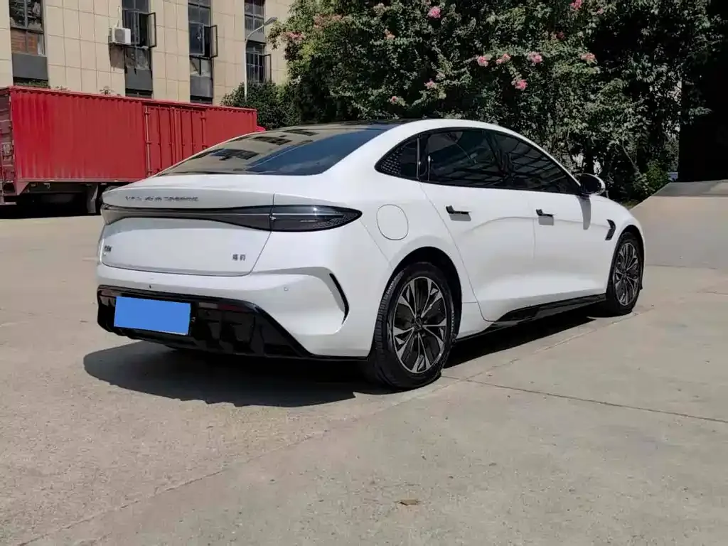 BYD Seal — фото 8