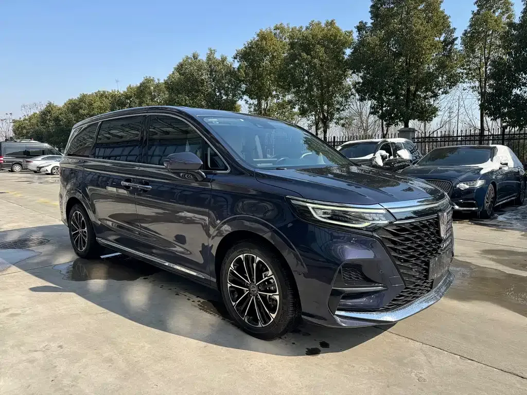 Roewe iMAX8 — фото 3