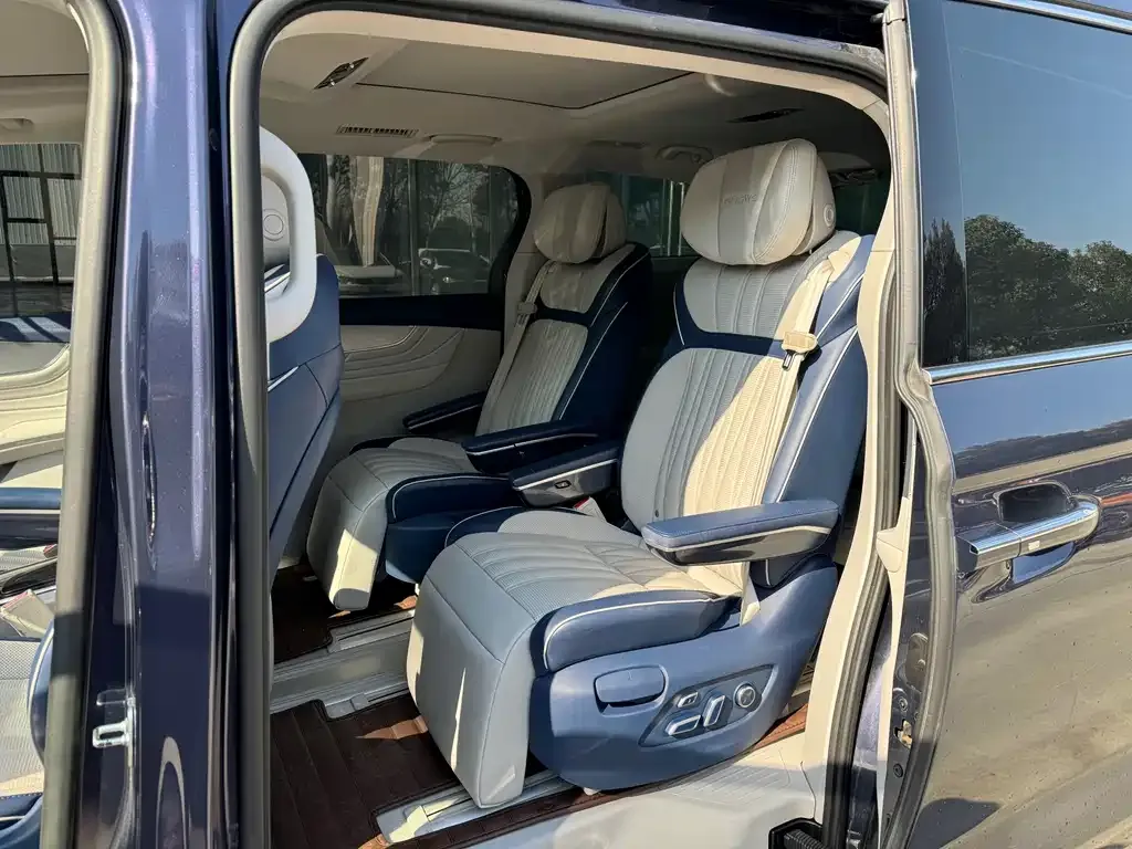 Roewe iMAX8 — фото 2