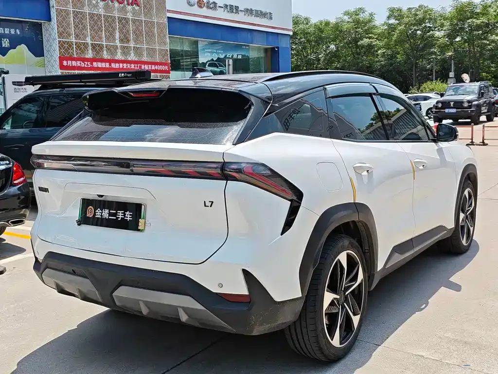 Geely Galaxy L7 — фото 10