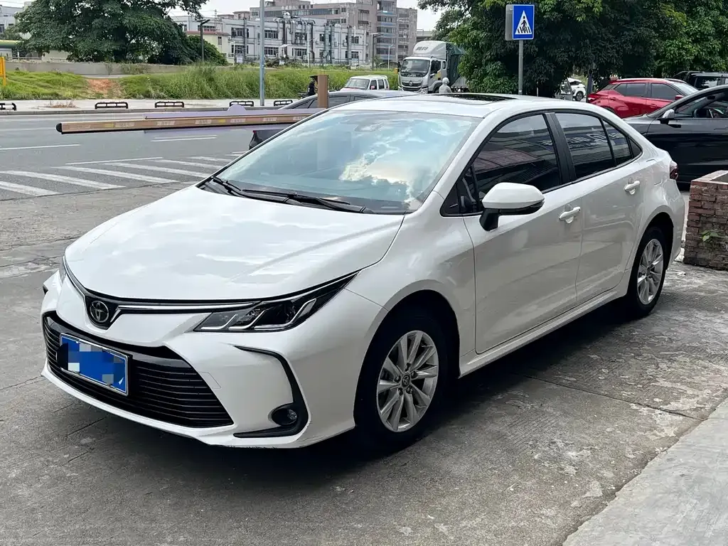 Toyota Corolla — фото 1