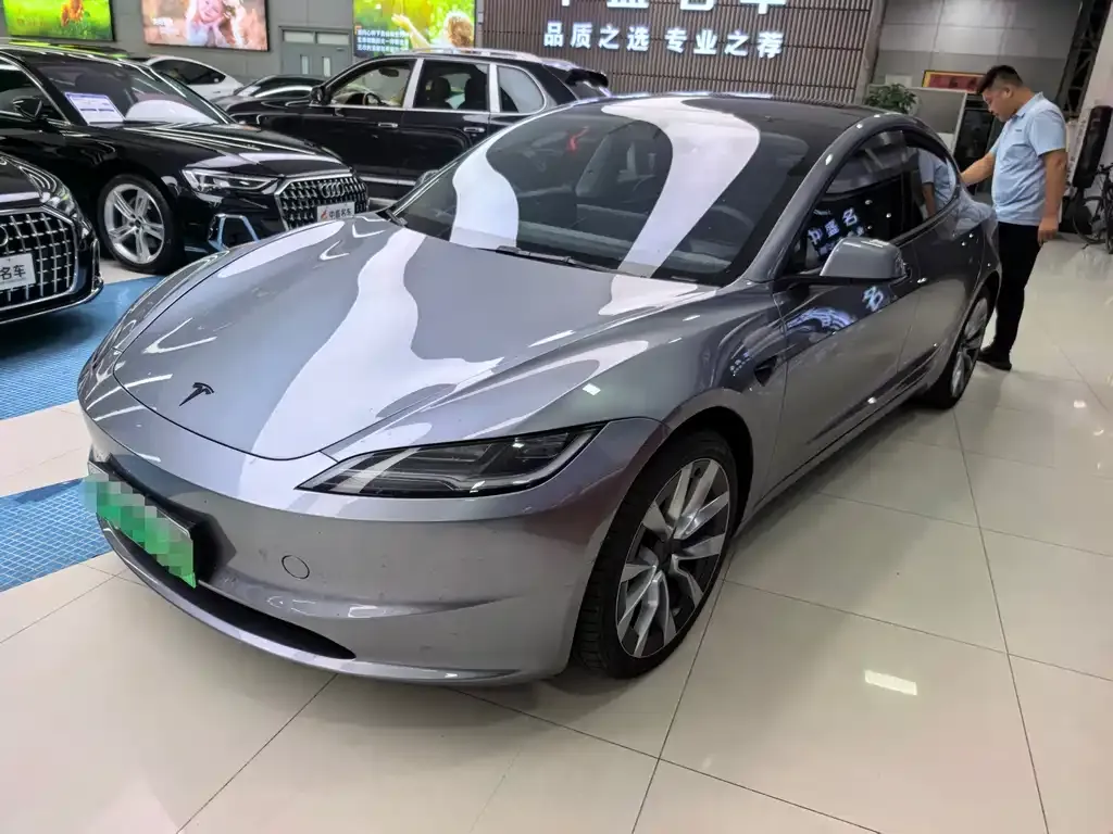 Tesla Model 3 — фото 1