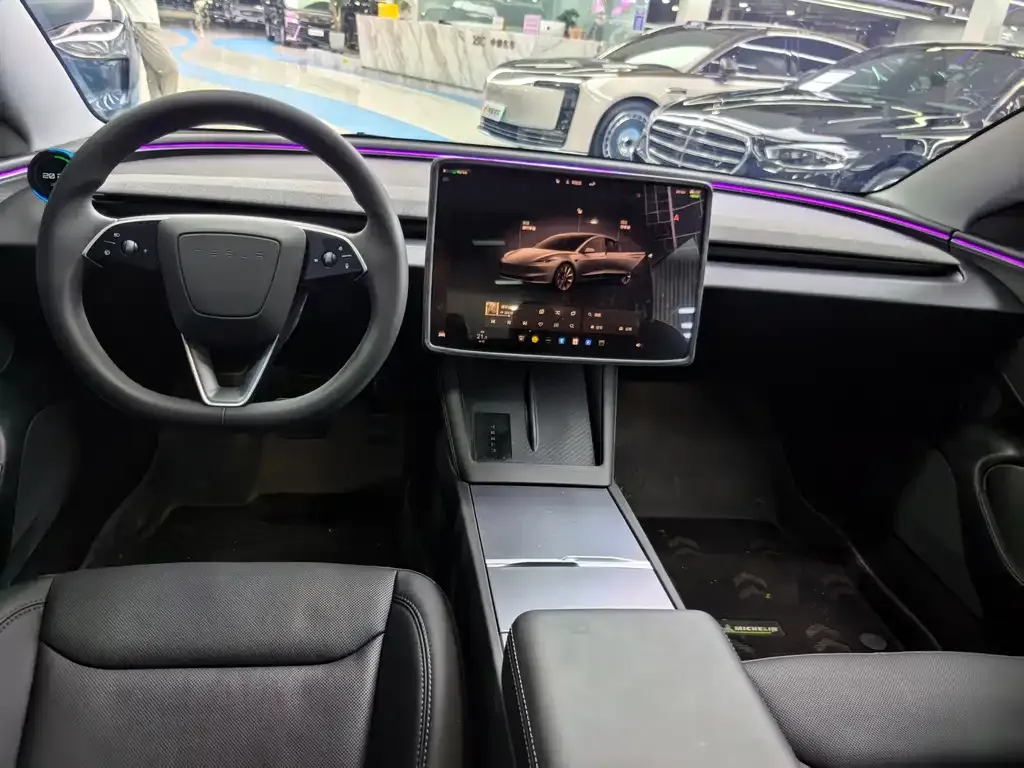 Tesla Model 3 — фото 7
