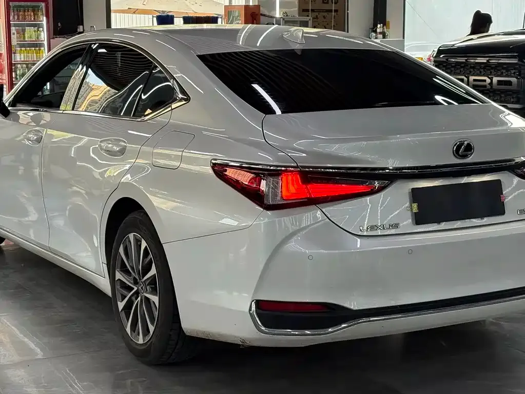 Lexus ES — фото 5