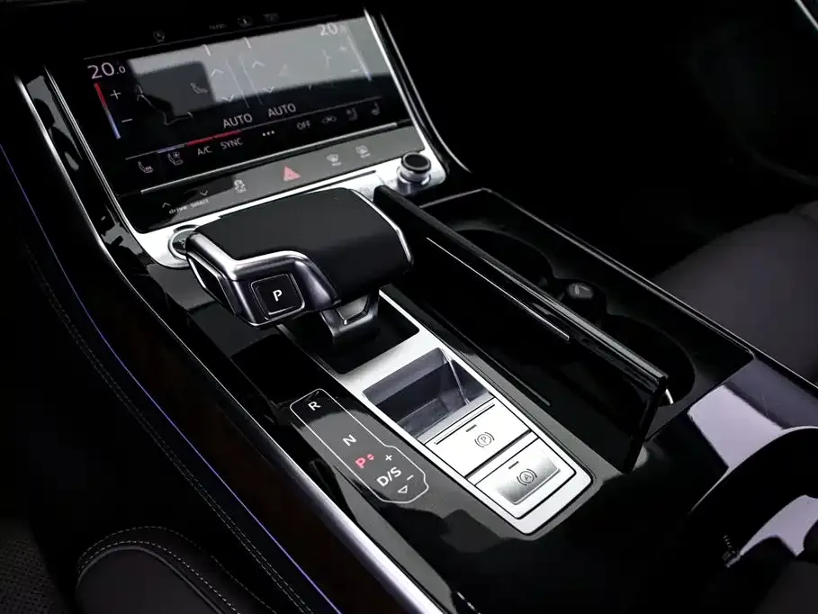 Audi A8 — фото 8