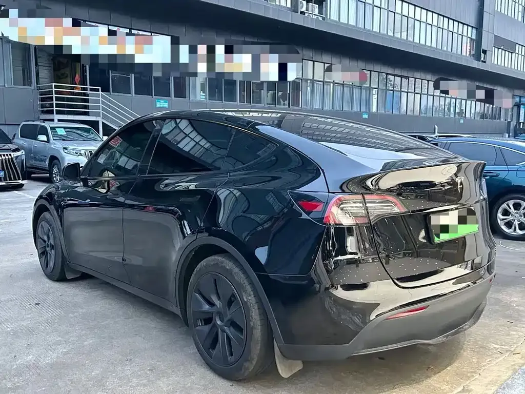 Tesla Model Y — фото 3