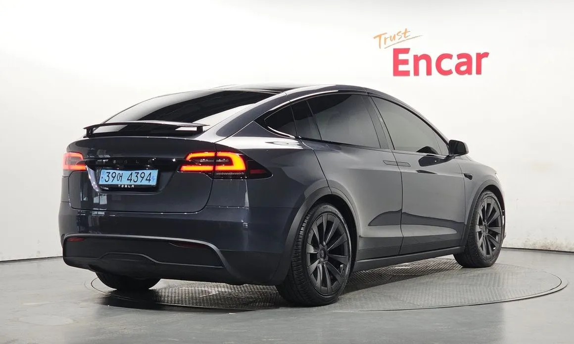 Tesla Model X — фото 3