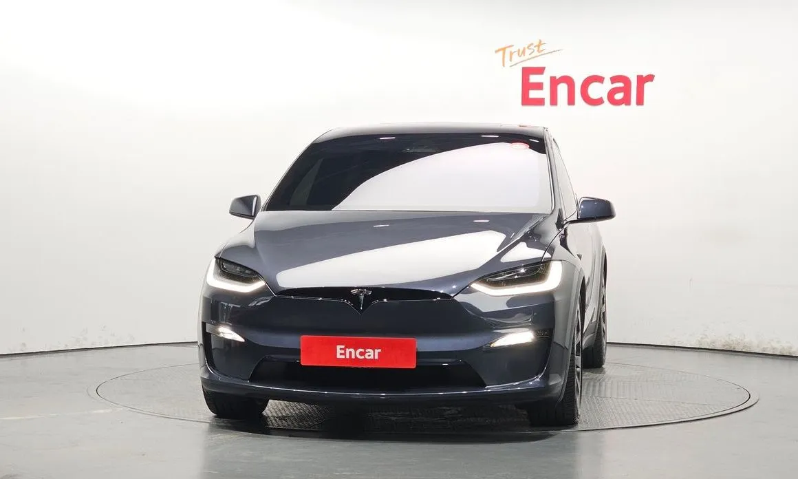 Tesla Model X — фото 8