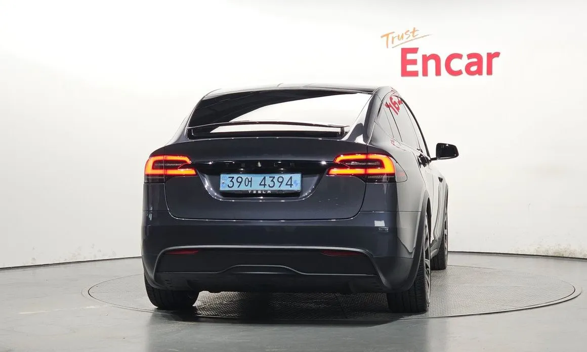 Tesla Model X — фото 7