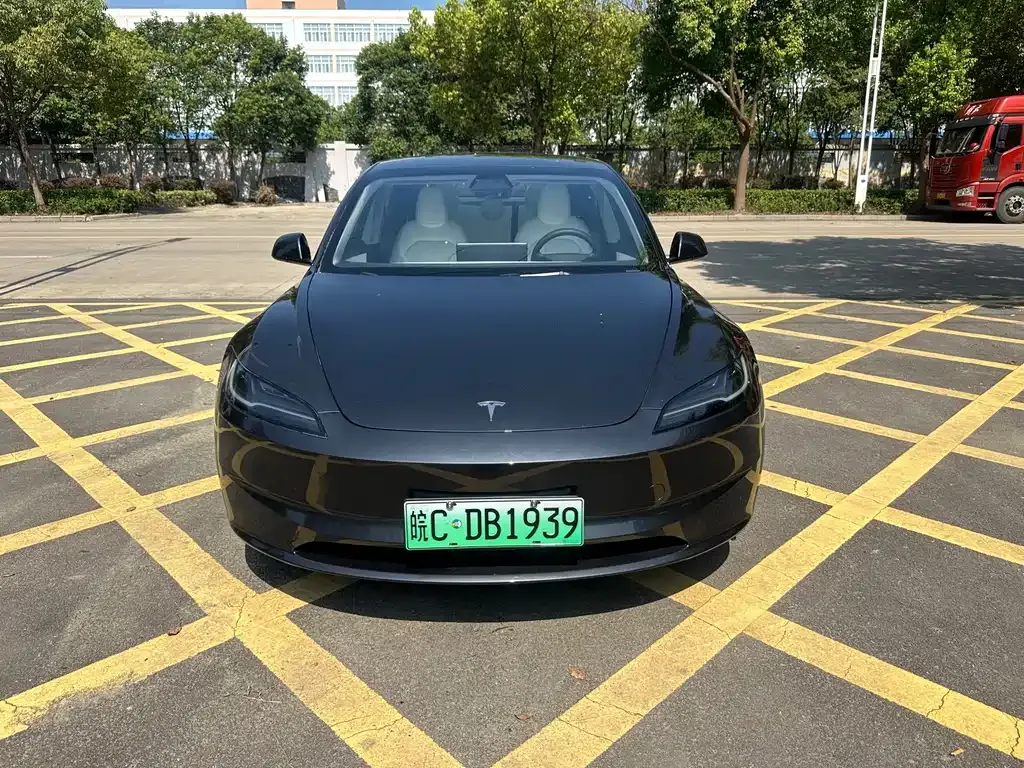 Tesla Model 3 — фото 5
