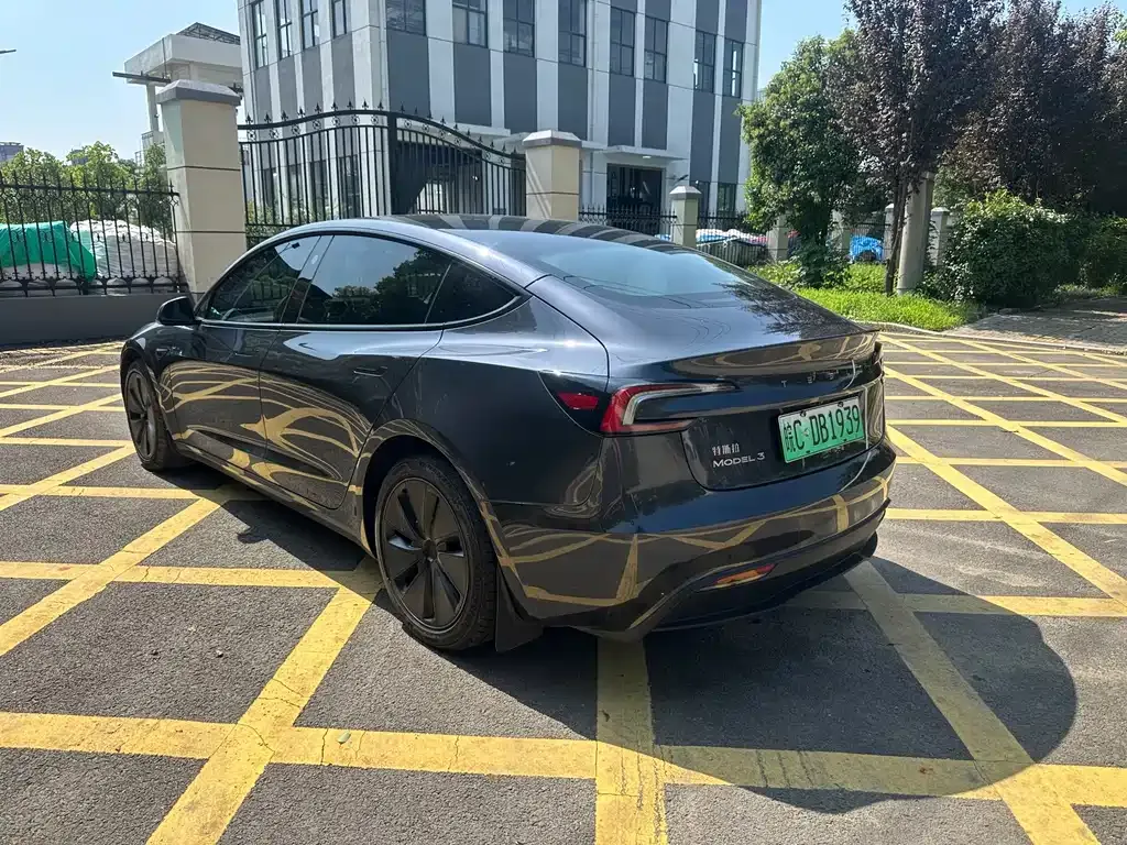 Tesla Model 3 — фото 6