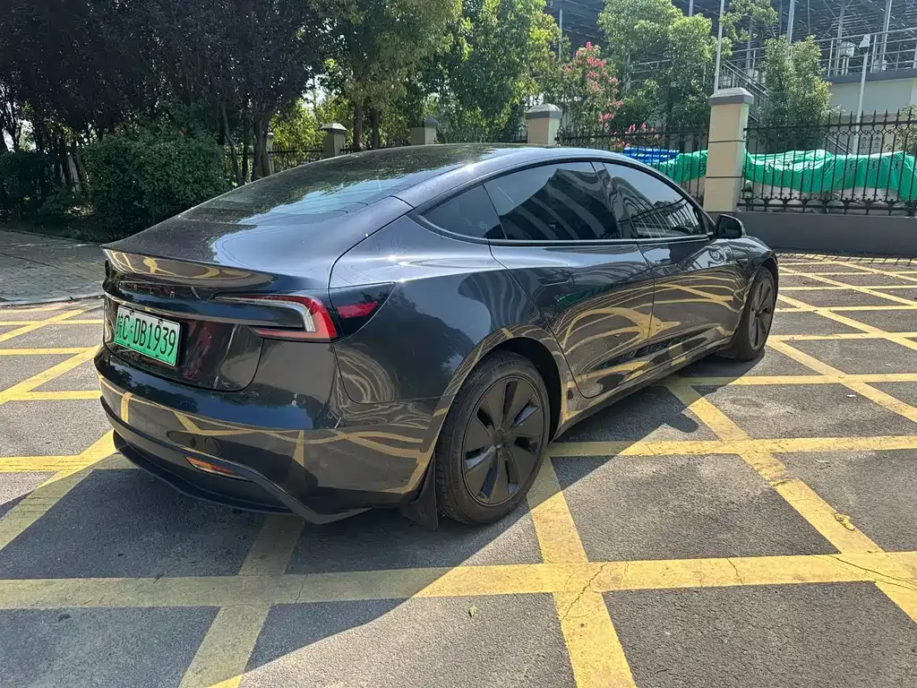 Tesla Model 3 — фото 9