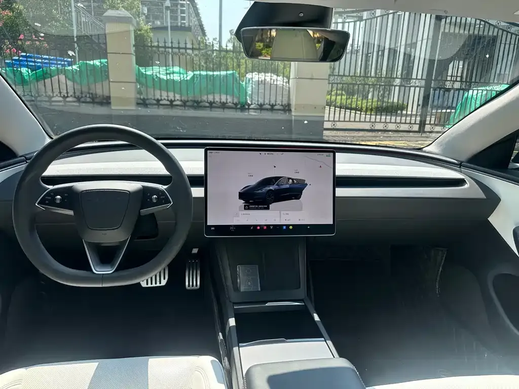 Tesla Model 3 — фото 4