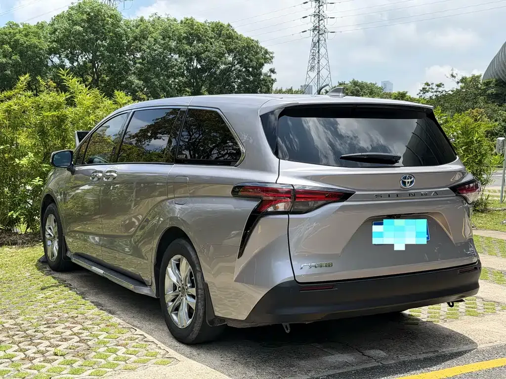 Toyota Sienna — фото 10