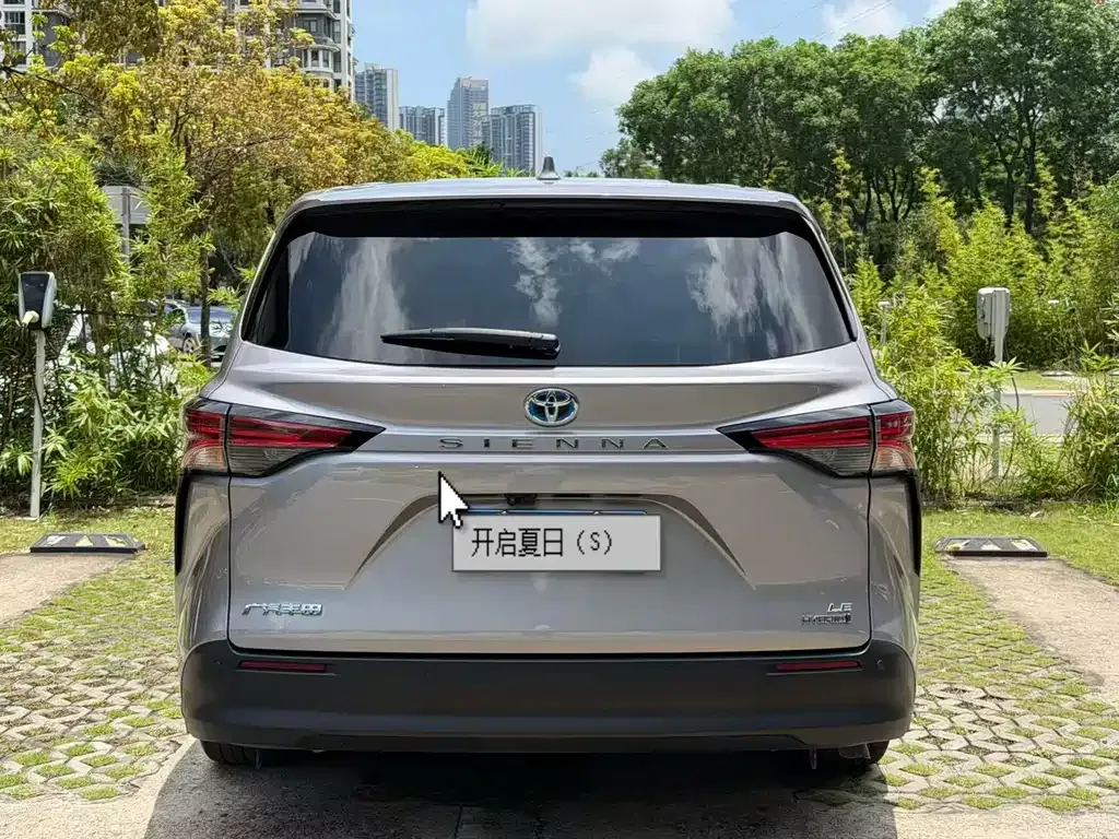 Toyota Sienna — фото 7