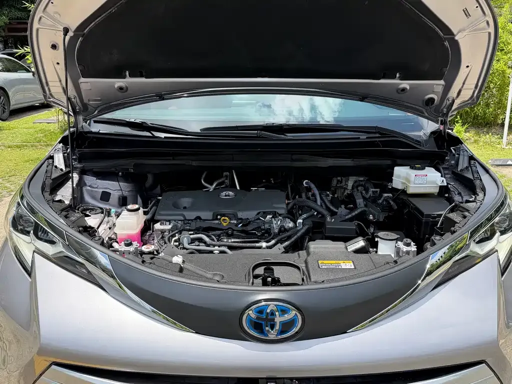 Toyota Sienna — фото 2