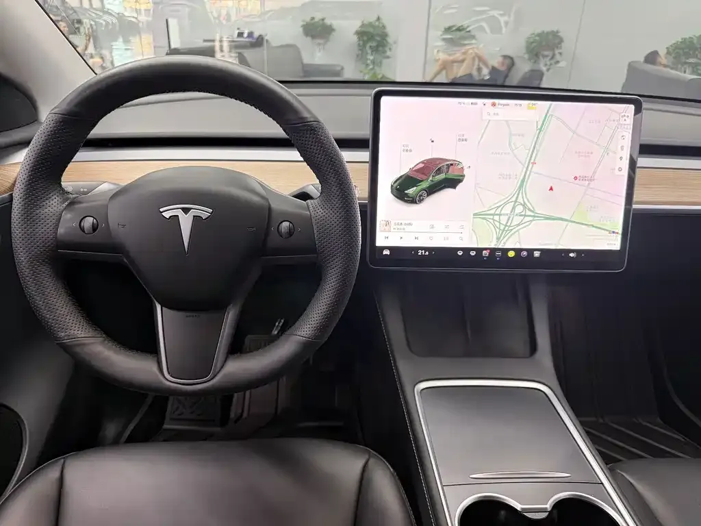 Tesla Model Y — фото 9