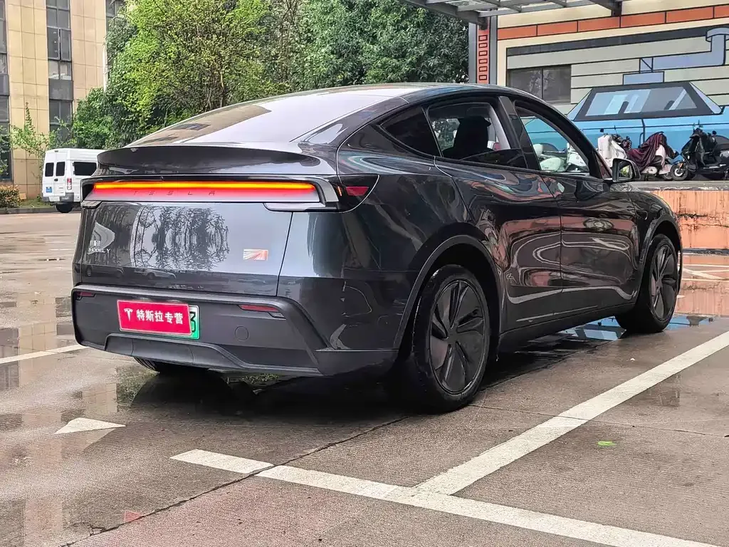 Tesla Model Y — фото 4