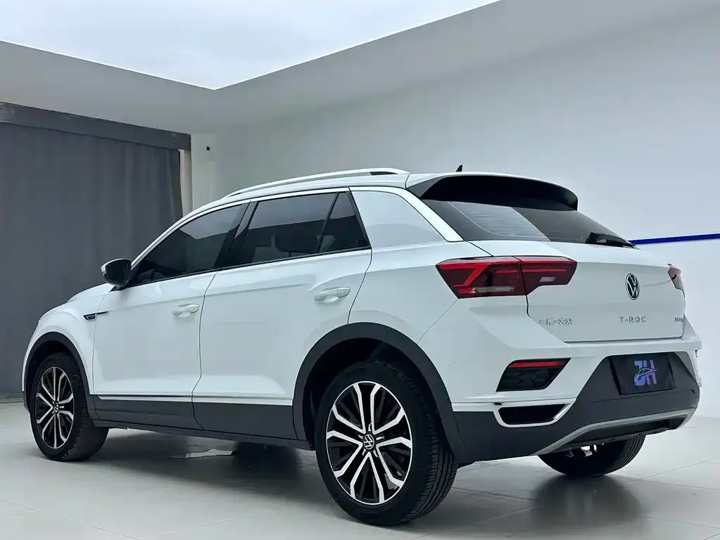Volkswagen T-Roc — фото 8