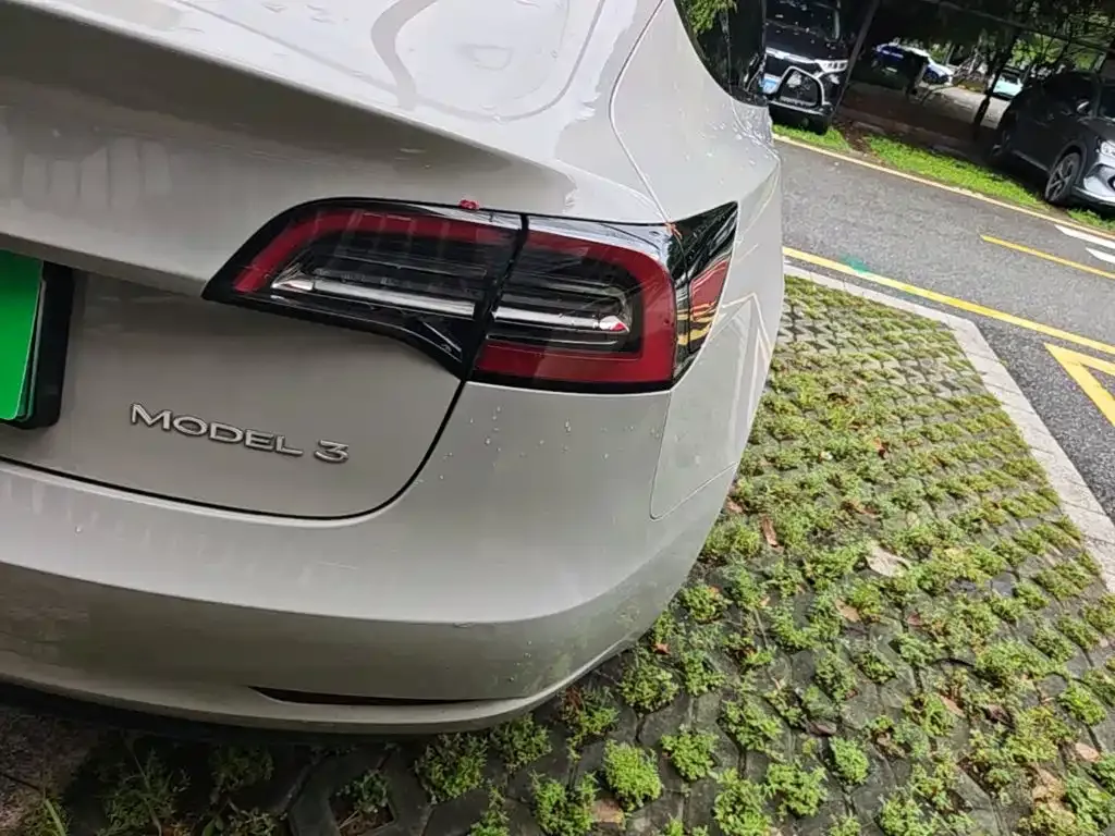Tesla Model 3 — фото 5