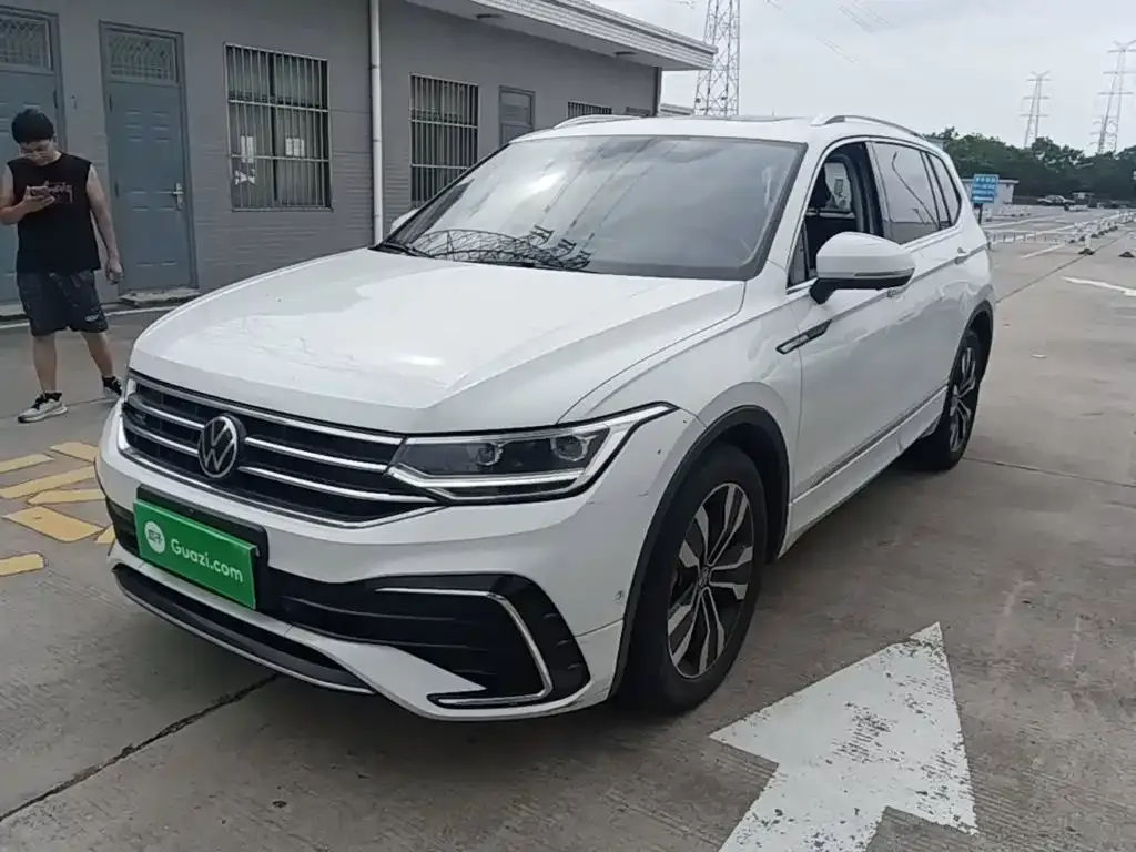 Volkswagen Tiguan L — фото 8