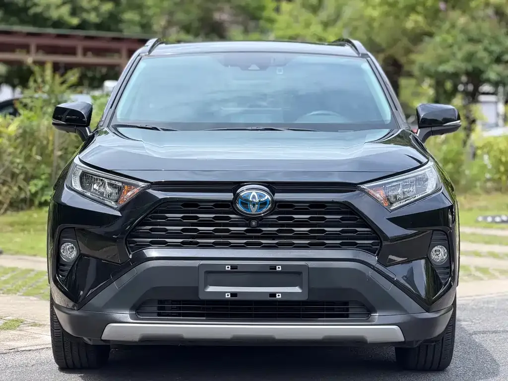 Toyota RAV4 — фото 7