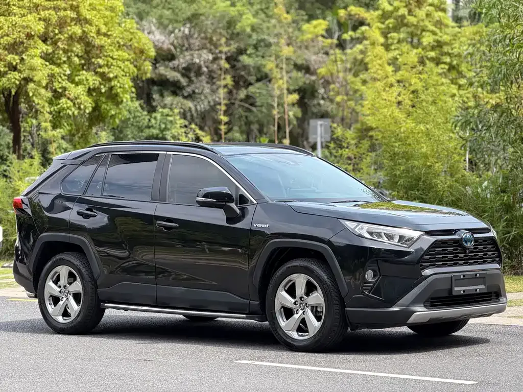 Toyota RAV4 — фото 10