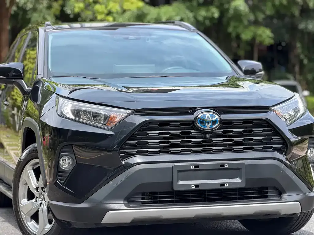 Toyota RAV4 — фото 4