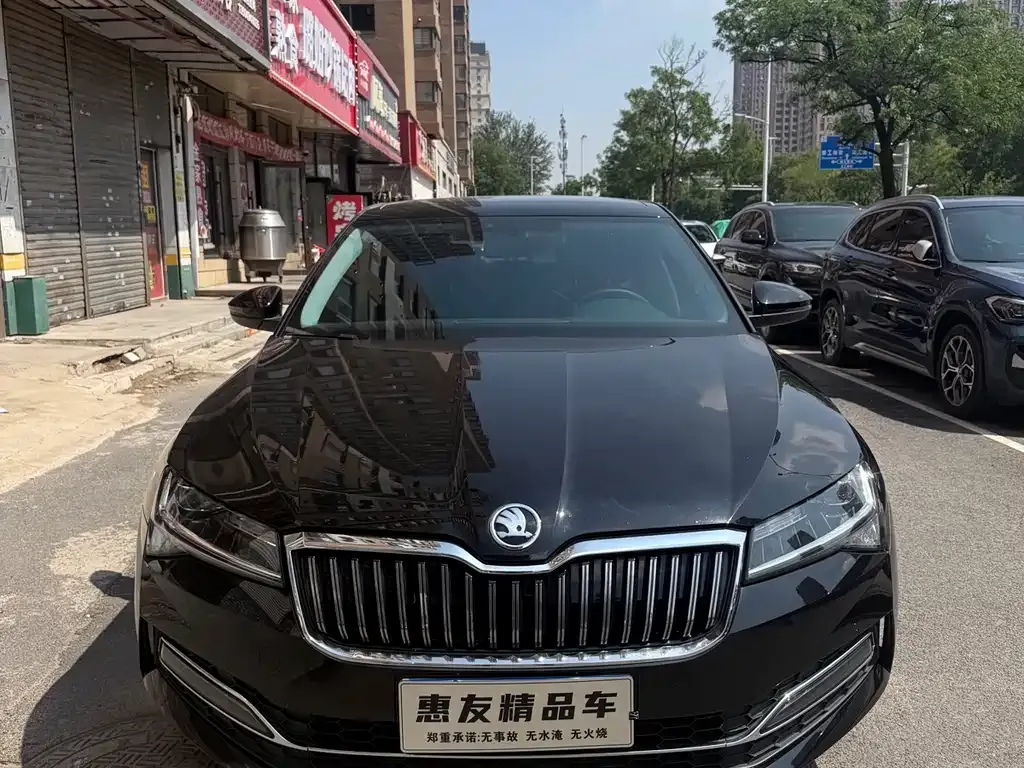 Skoda Superb — фото 10
