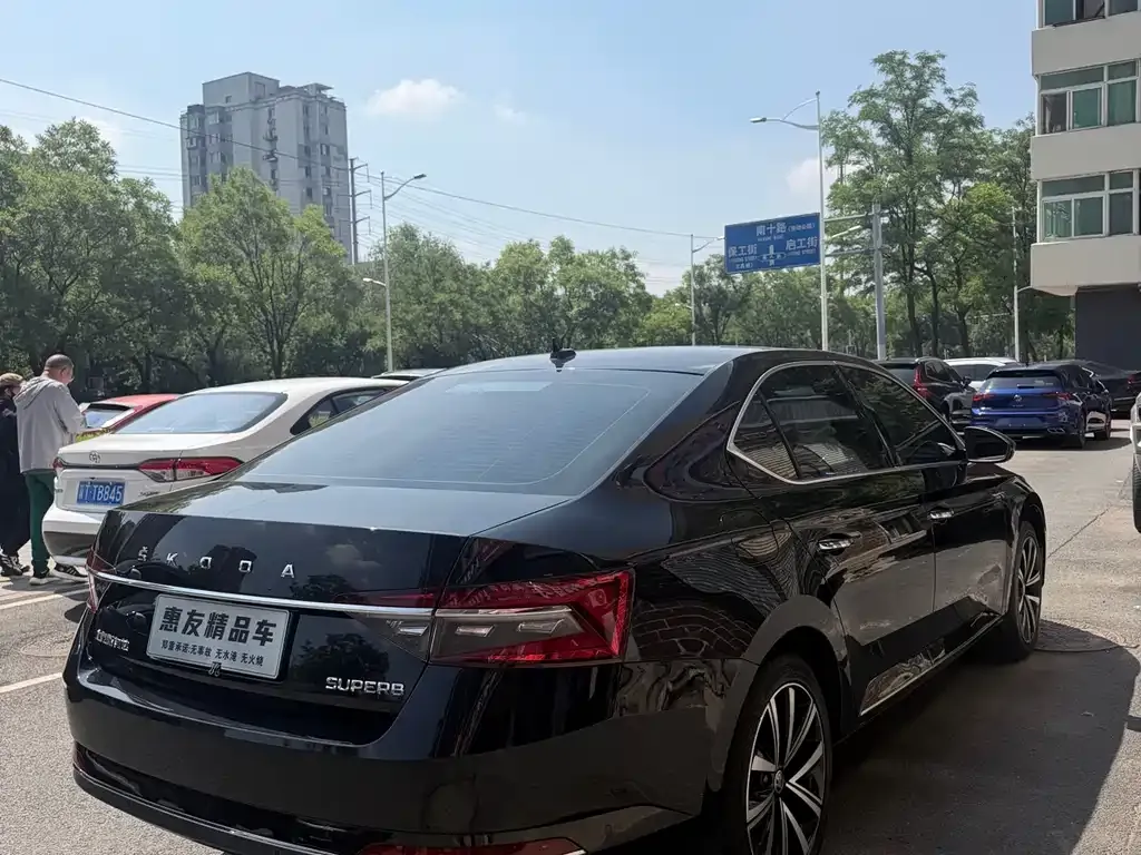 Skoda Superb — фото 2