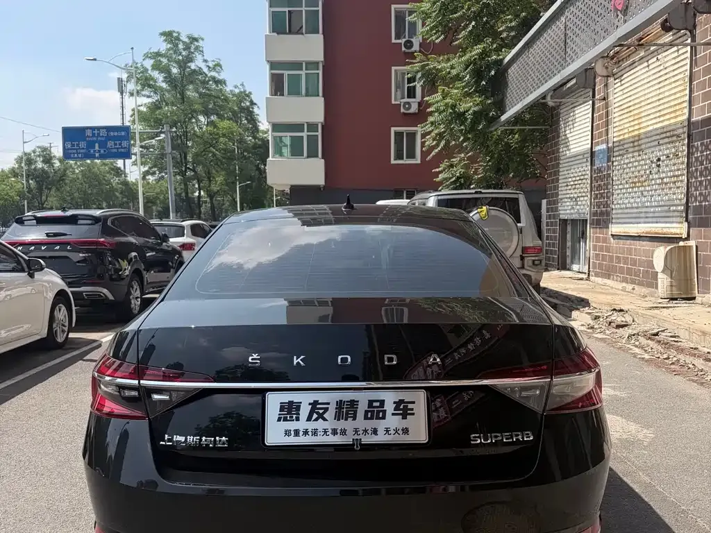 Skoda Superb — фото 9