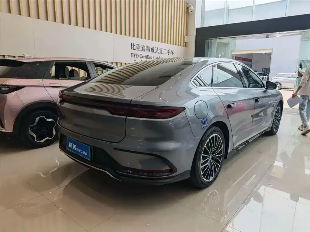 BYD Han — фото 10
