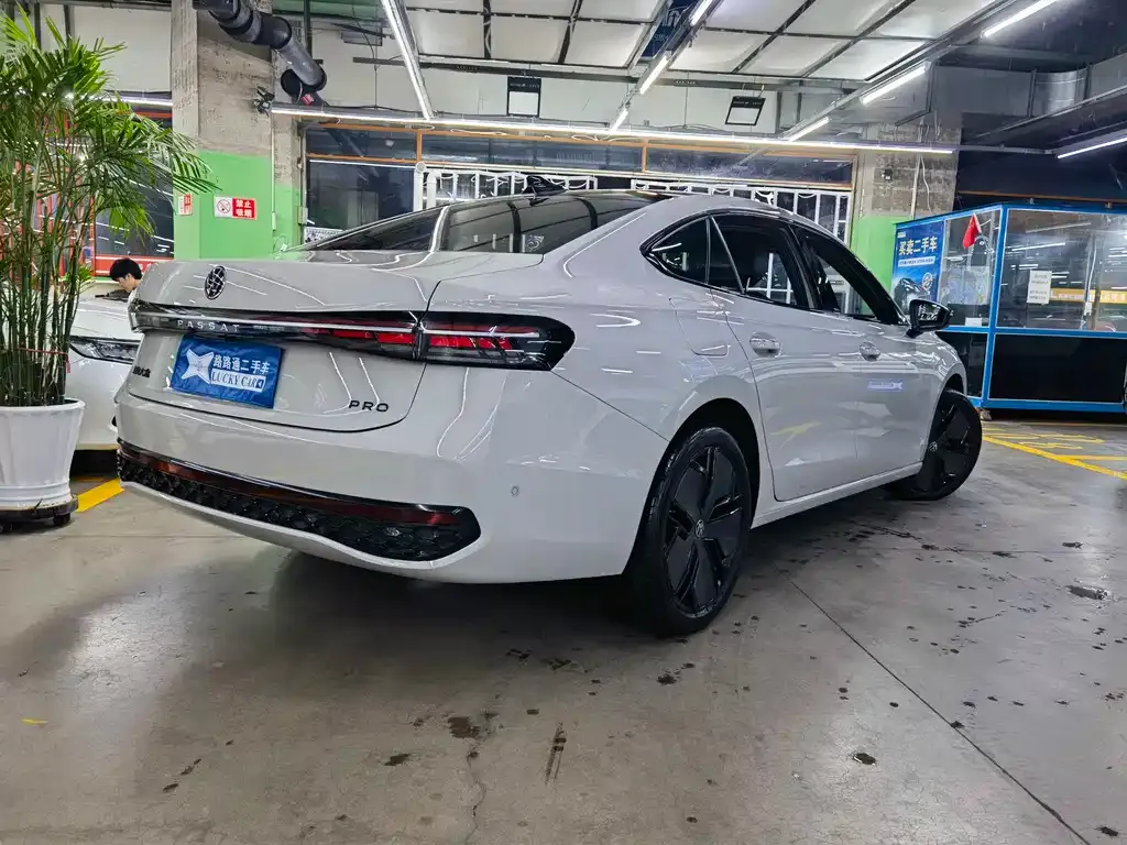 Volkswagen Passat — фото 8