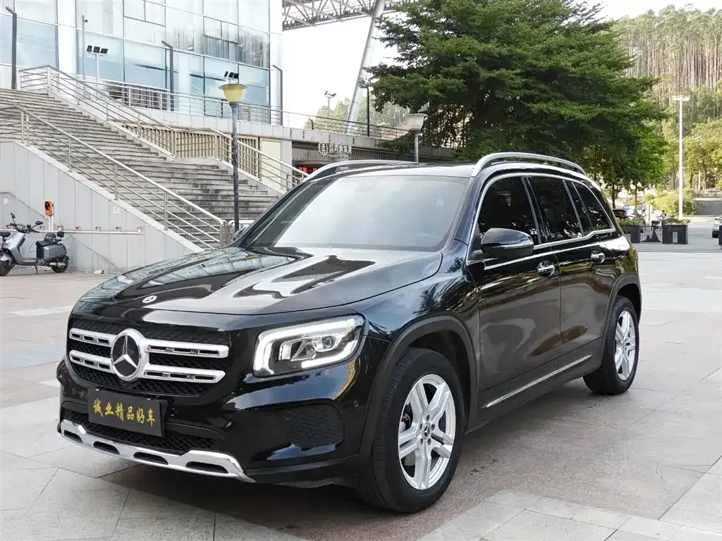 Mercedes-Benz GLB — фото 1