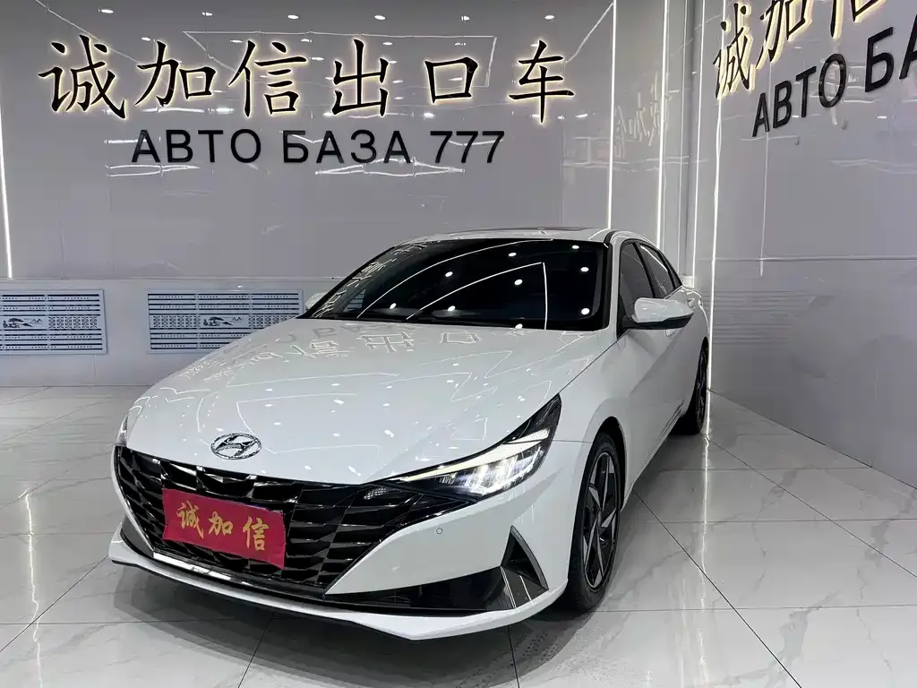 Hyundai Elantra — фото 1