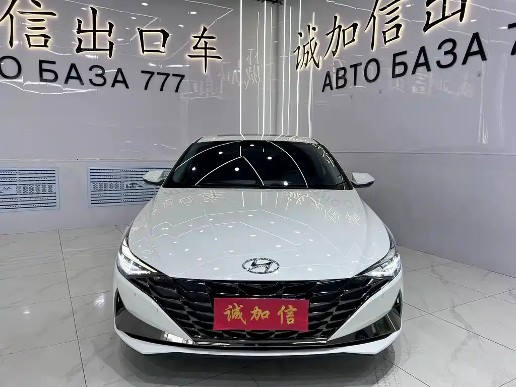 Hyundai Elantra — фото 10