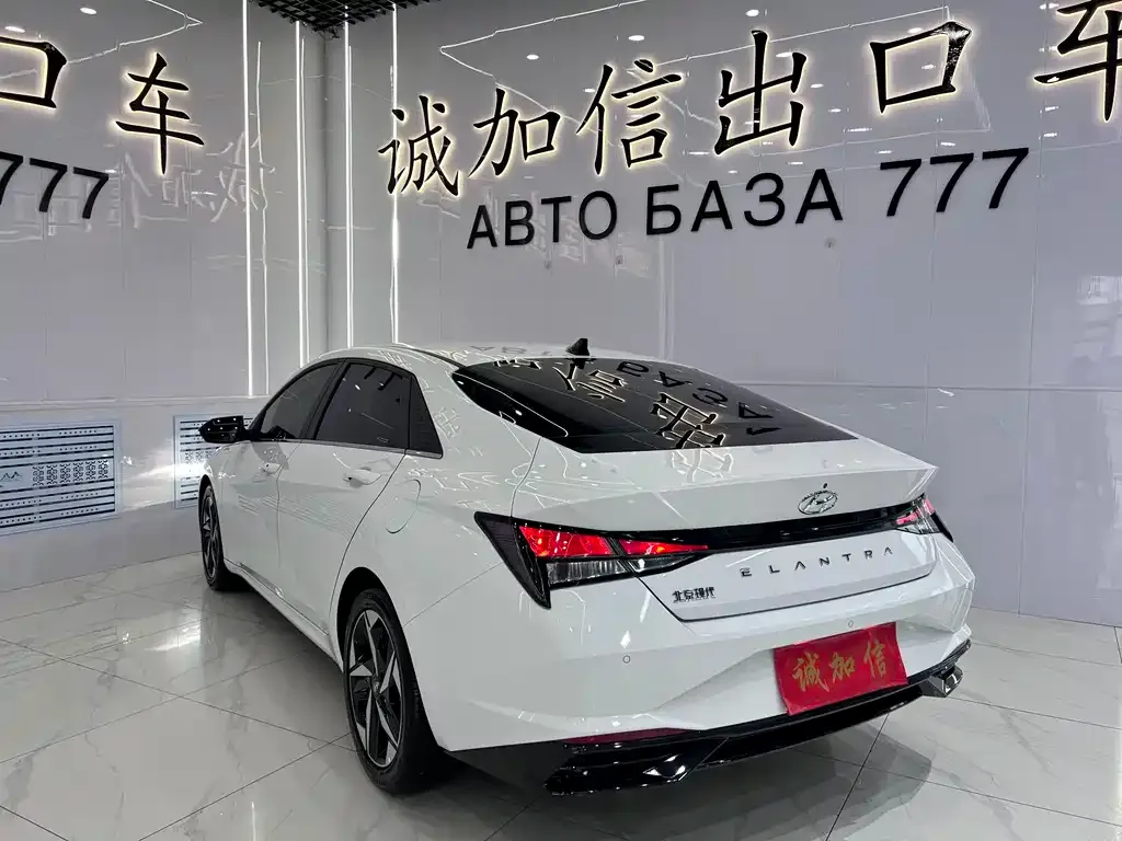 Hyundai Elantra — фото 2